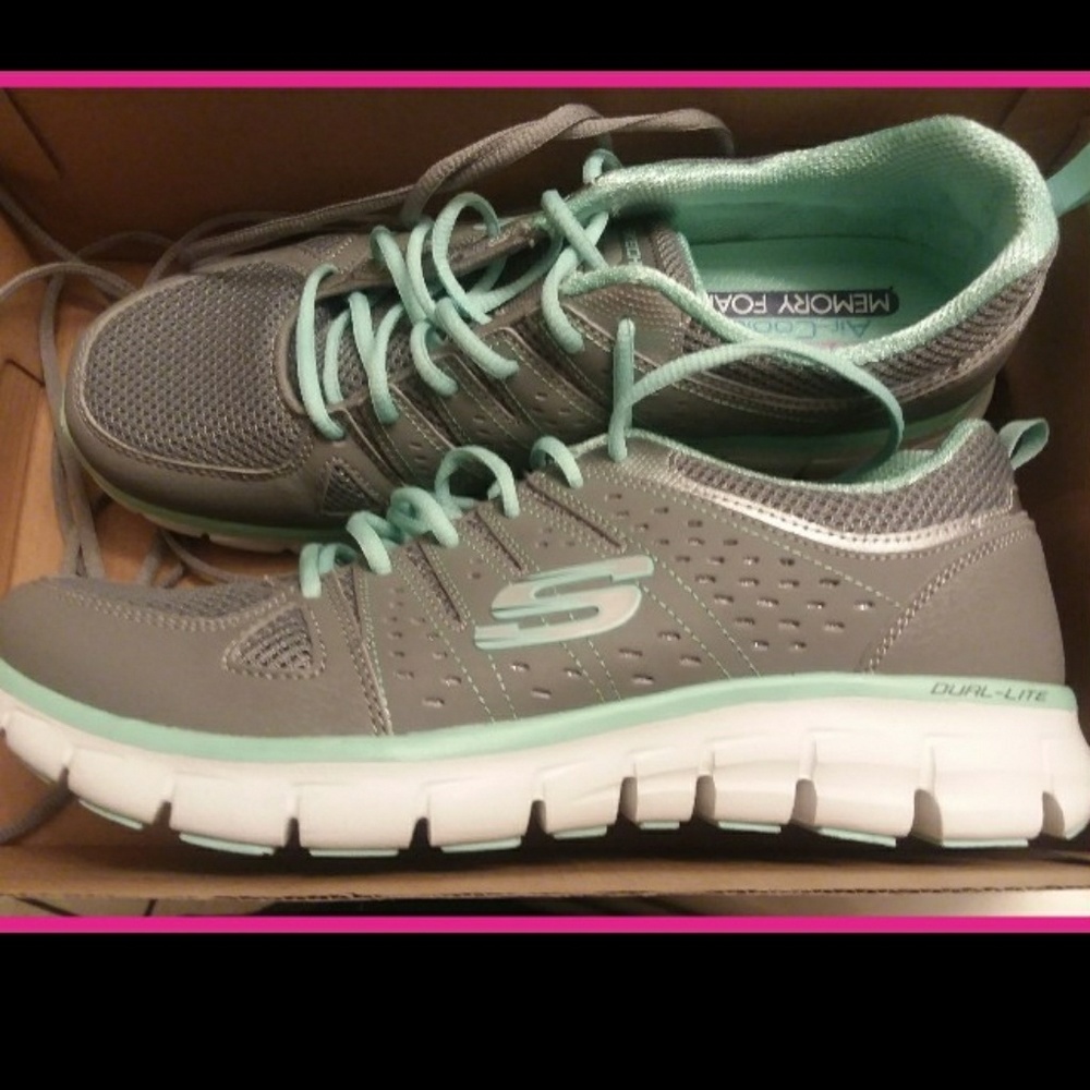 Super cute womens sketchers. Final price